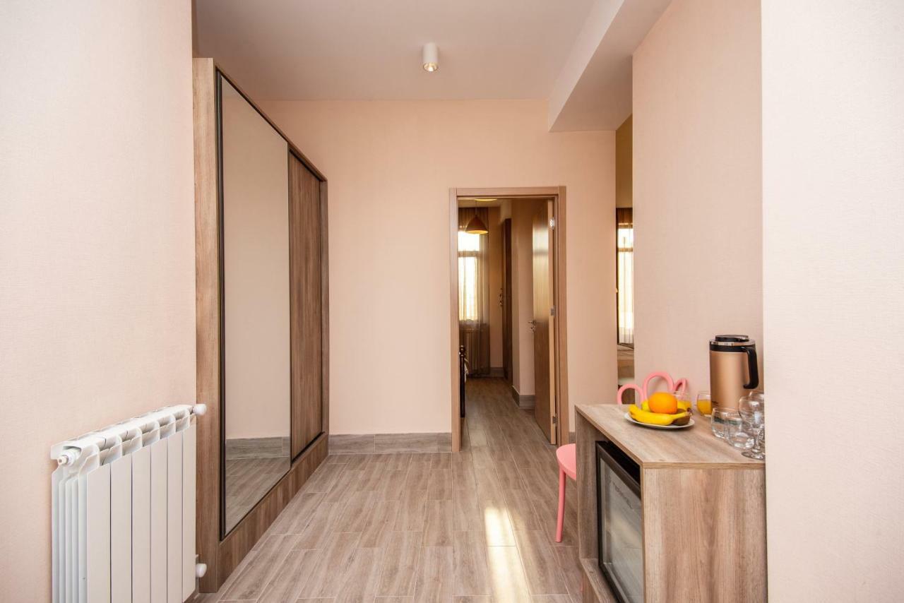 Tonusi Luxe Hotel In The Historic City Center Tbilisi Exteriör bild