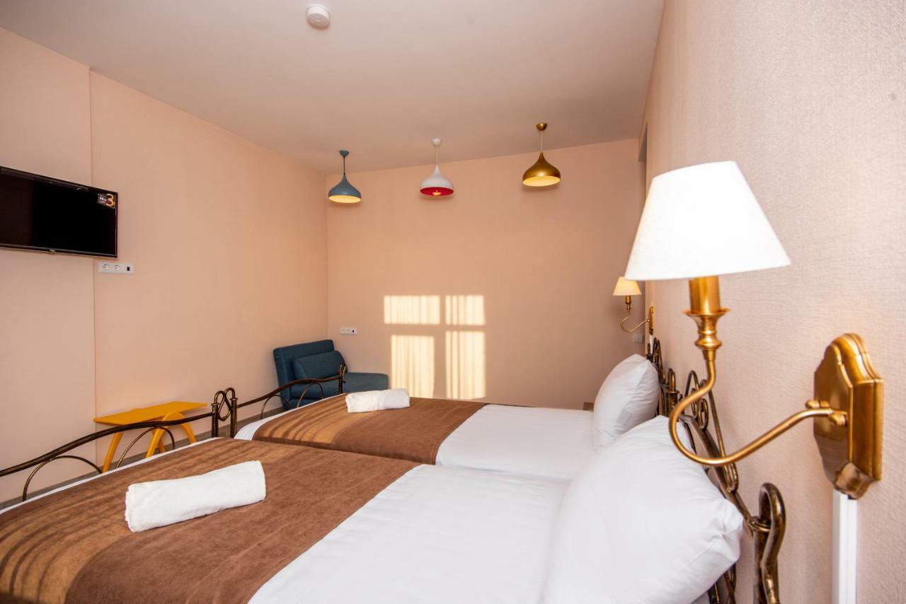 Tonusi Luxe Hotel In The Historic City Center Tbilisi Exteriör bild